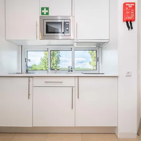 Apartman White Golden - Ac - Wi-fi - Pools & Access Included *