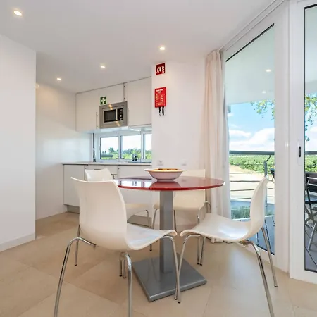 White Golden - Ac - Wi-fi - Pools & Access Included Appartement